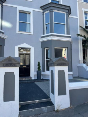 ORME RISE APARTMENT, GROVE HOUSE, LLANDUDNO